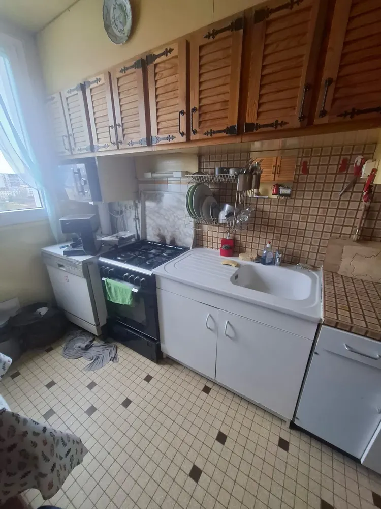 Cuisine avec électroménager ancien à enlever