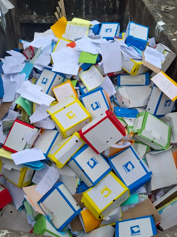 Archives papier collectées pour destruction confidentielle à Paris
